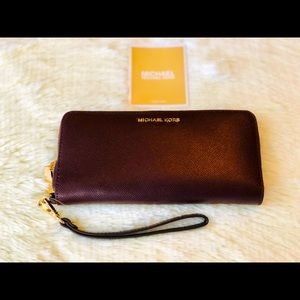 Michael Kors Jet Set Travel Continental Wallet